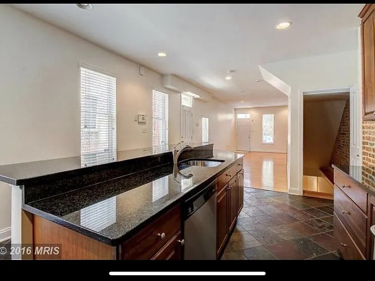 2611 E Fairmount Ave — Photo 6