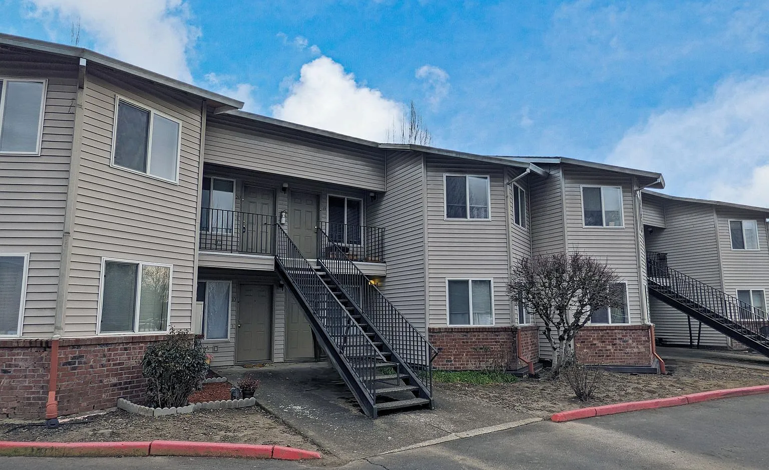 Westview Apartments — Photo 2