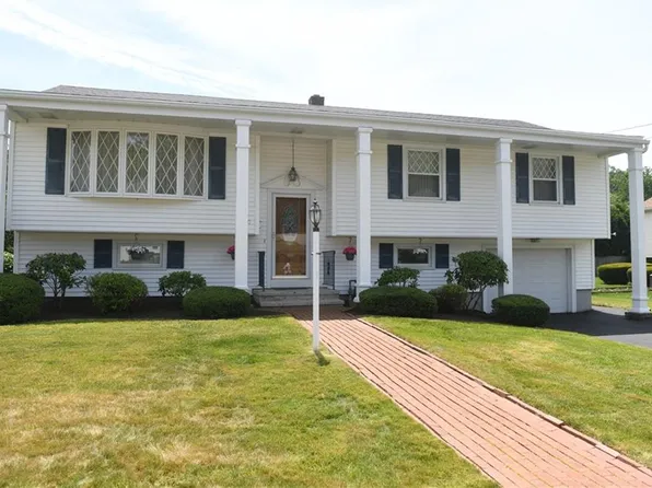 20 Bicentennial Way, North Providence, RI 02911