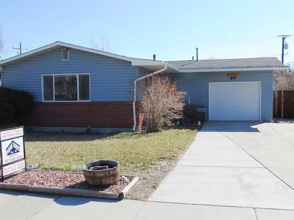 317 N 14th St E, Riverton, WY 82501