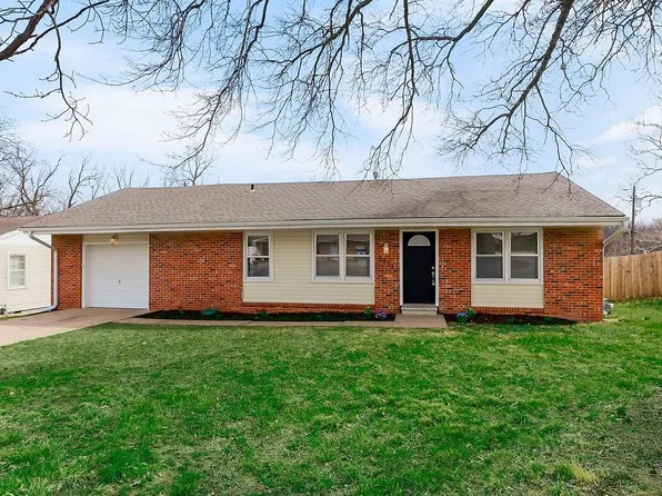 1421 Cherokee St, Leavenworth, KS 66048