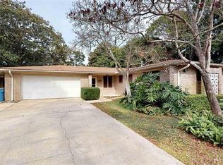 204 Hibiscus Ave, Gulf Breeze, FL 32561