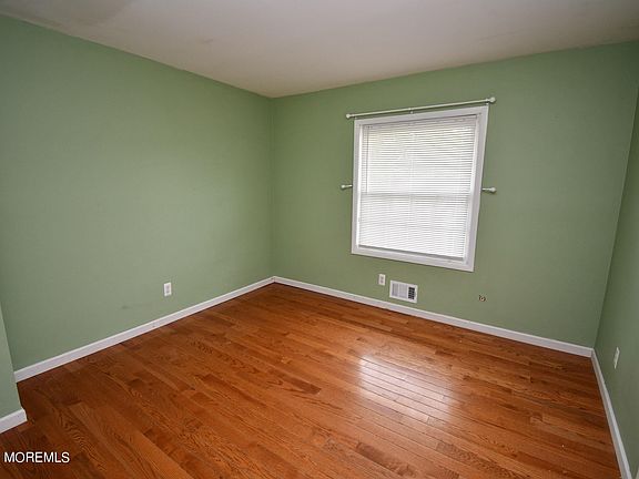 4th image of 6 Mills Avenue