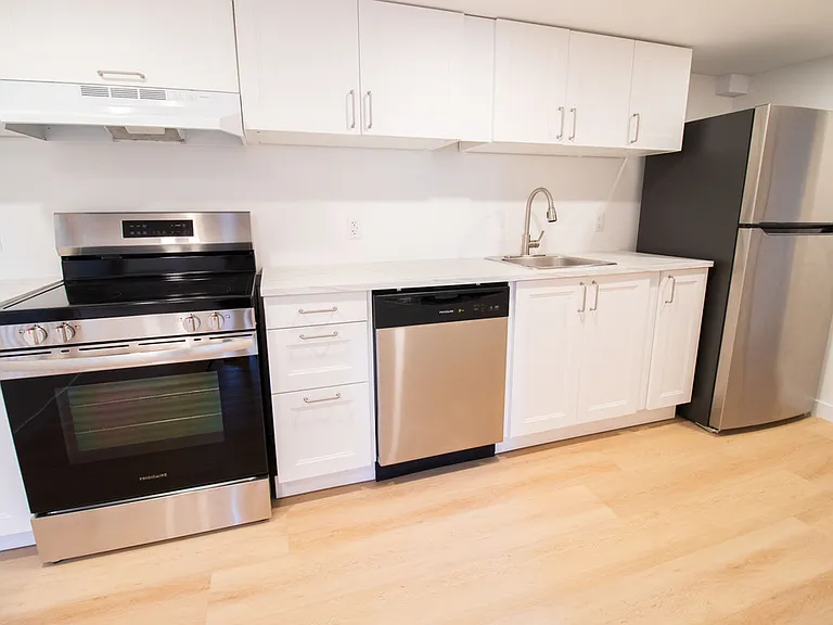 58 Churchill Ave — Photo 5