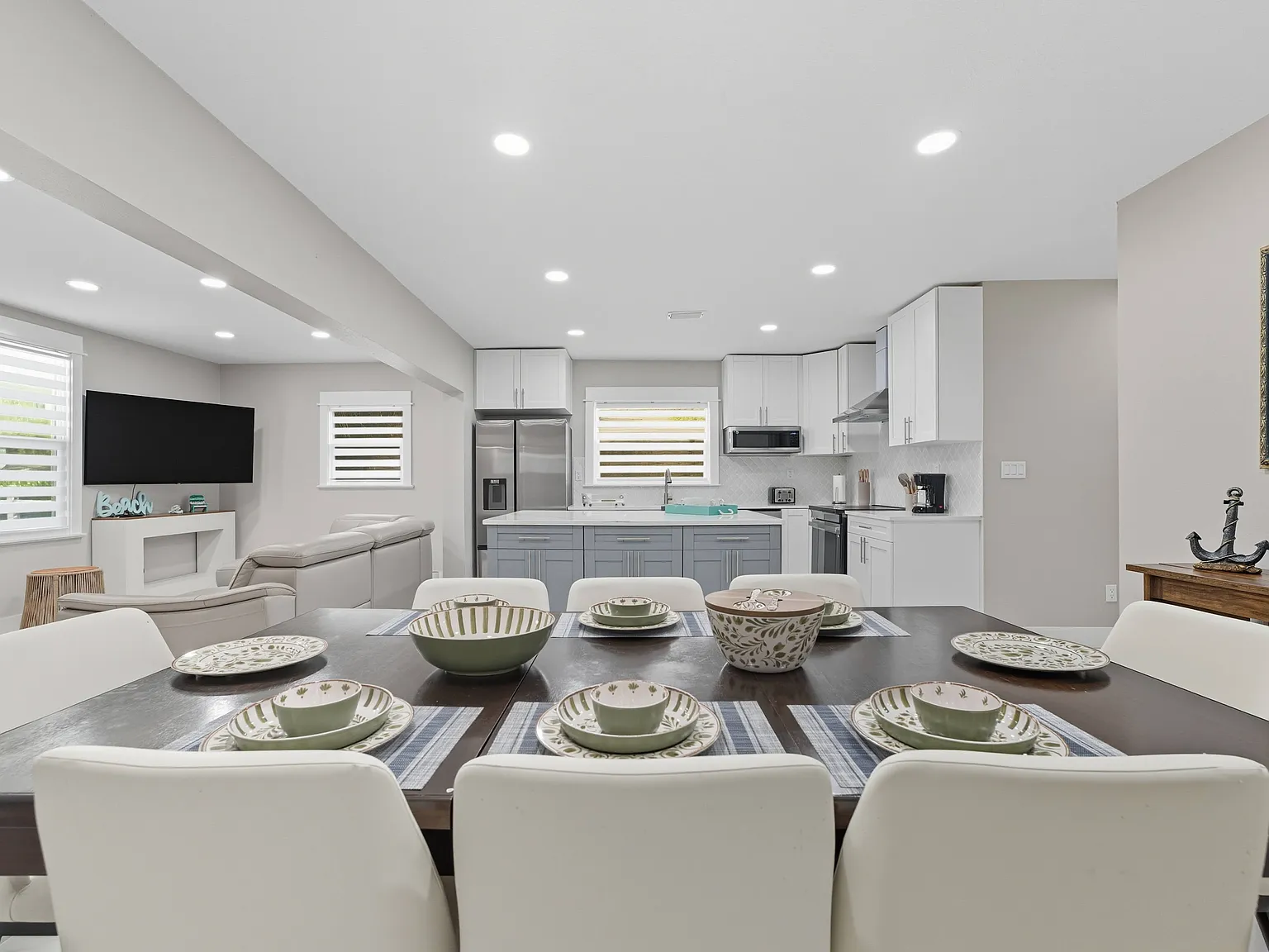 4 bed, 4.5 bath, 1650 sqft, $5,950 — Photo 4