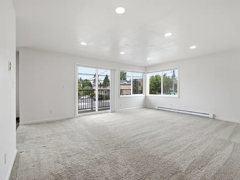 11556 Greenwood Ave N #201 — Photo 9