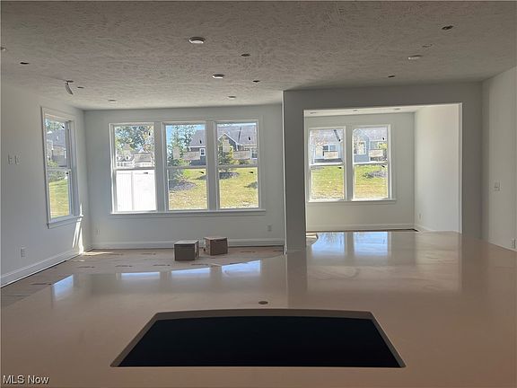 3rd image of 783 N Parkside Dr