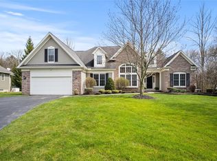 4 Wickerberry Ln, Rochester, NY 14626
