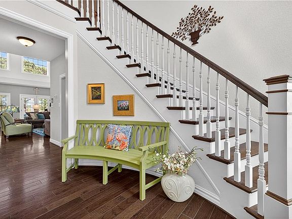 5th image of 2836 Camarillo Ln