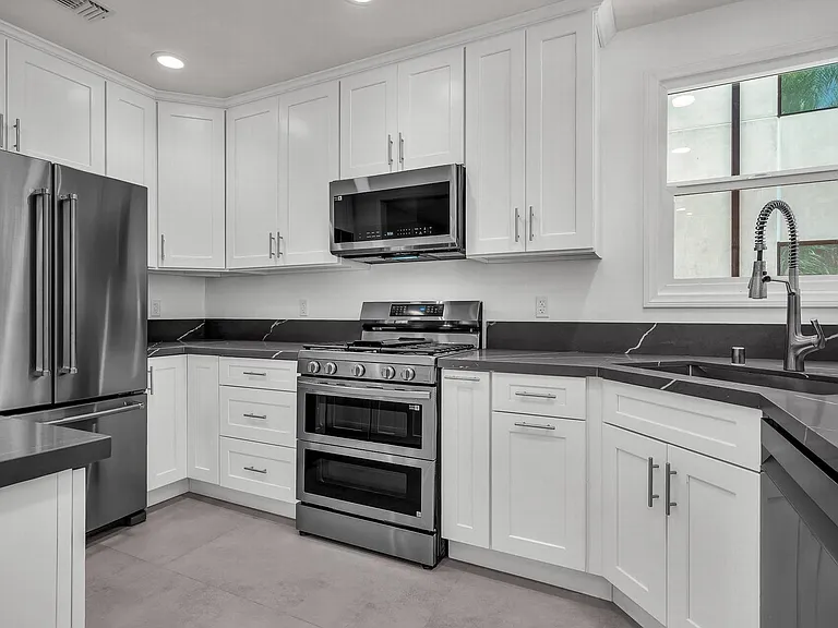 2828 Avenel St — Photo 1