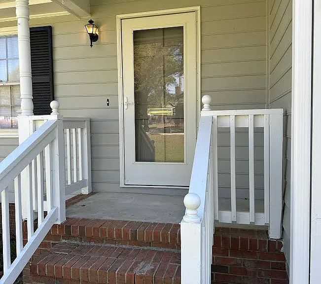 50 Monica Dr — Photo 2