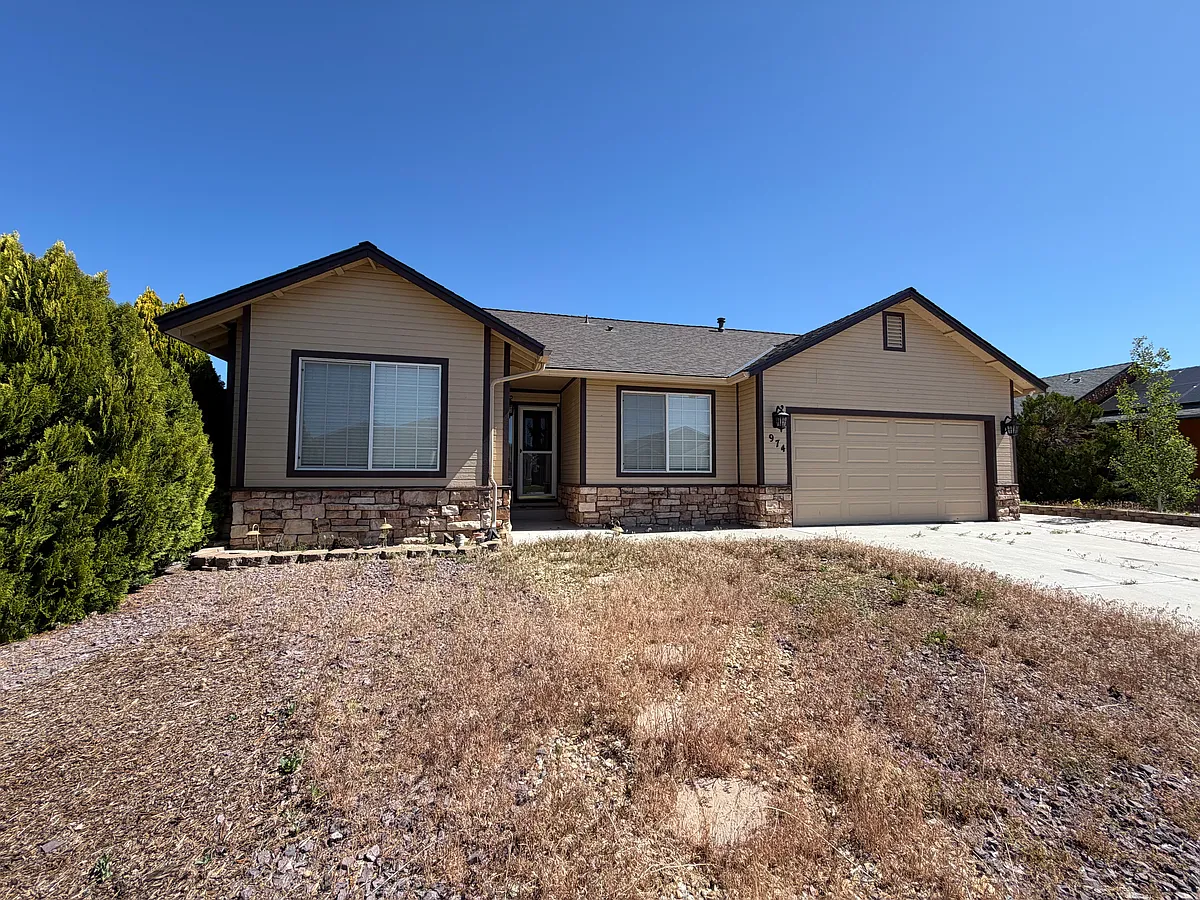 Building Photo - 974 Hilltop Dr