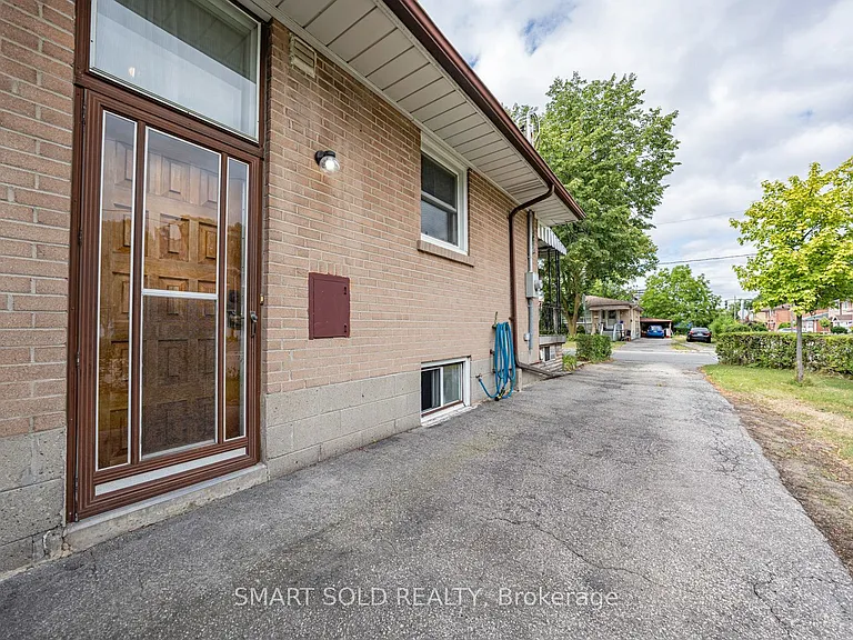 1 Cameo Cres — Photo 36