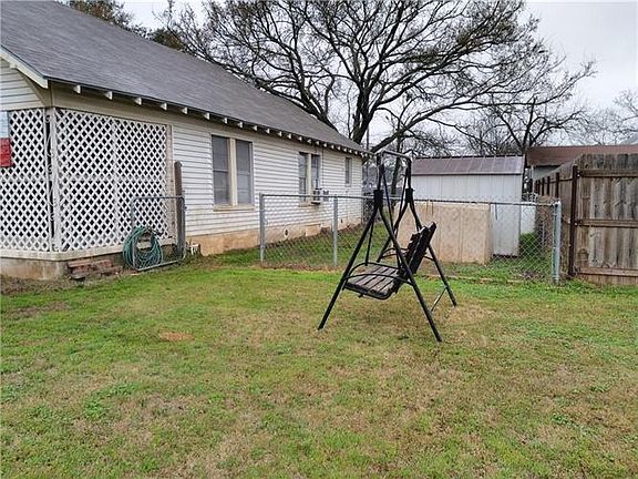 4th image of 108 Baird St