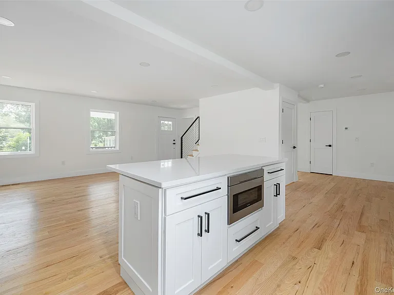 7441 S Broadway — Photo 6