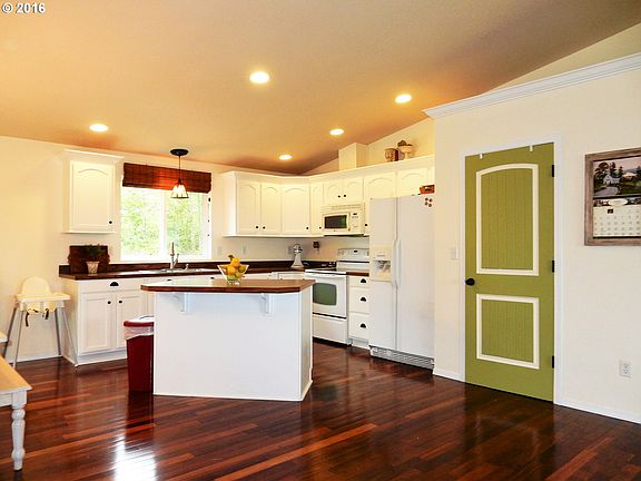 3rd image of 176 Eureka Ln