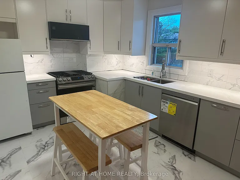 309 Queen Mary Dr — Photo 3