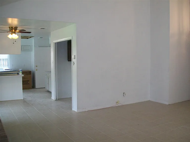 2526 Valley Forest Dr — Photo 6