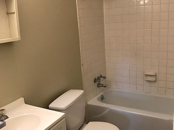 4th image of 423 Janette Ave SW #3