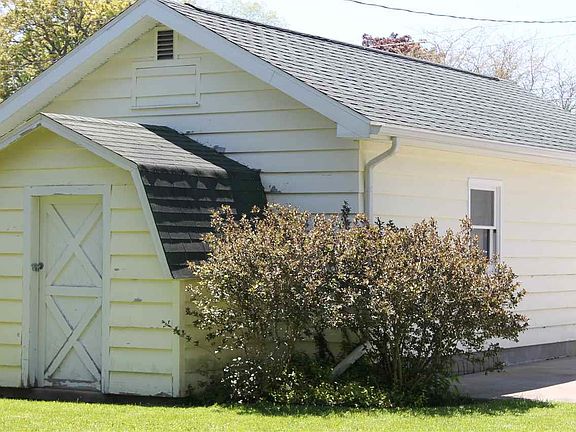 4th image of 416 Sawyer St