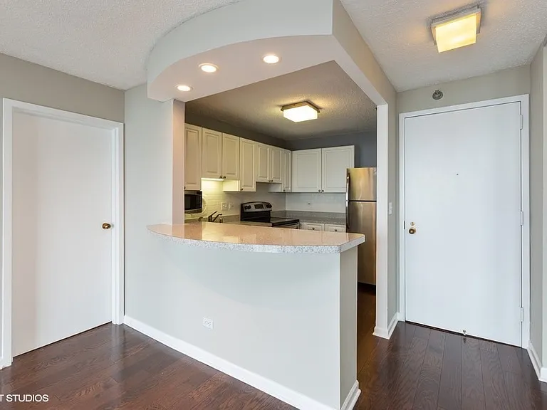 111 W Maple St #2408 — Photo 6