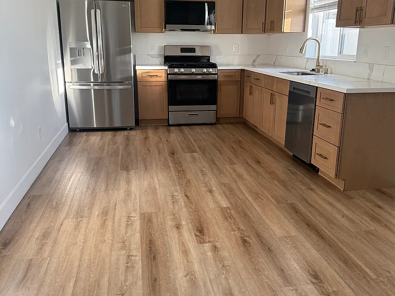 1700 Albion Ave #A — Photo 6