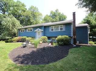 10 Potter Ln, Airmont, NY 10901