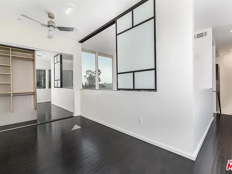 3343 Rowena Ave — Photo 17