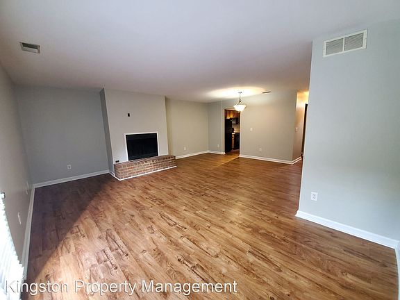 5th image of 313 Bainbridge Dr APT M