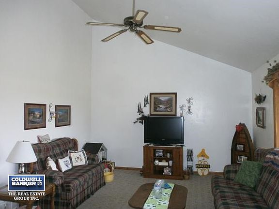Vaulted ceilings ,spacious