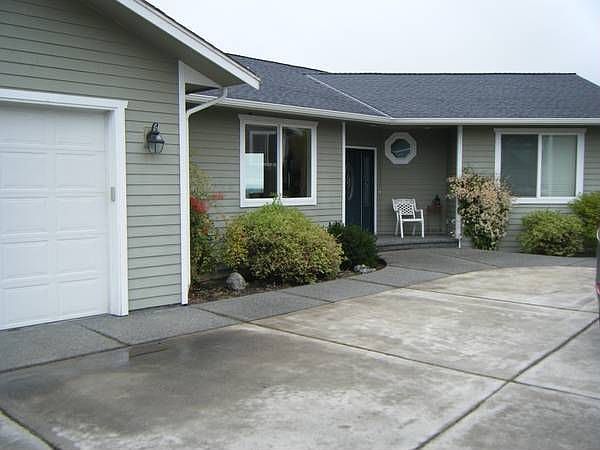 front of house from driveway