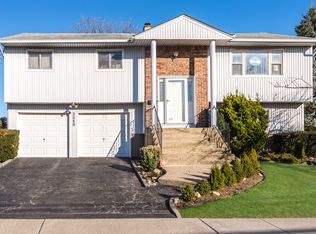 3689 Carrel Blvd, Oceanside, NY 11572