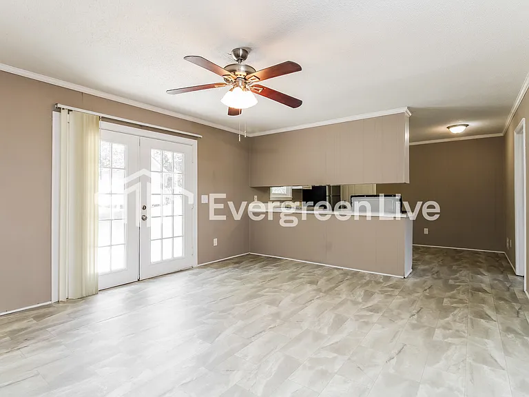 2021 Larchmont Dr — Photo 4
