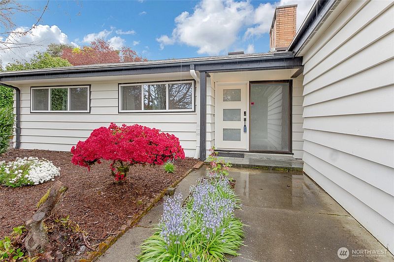 4th image of 10524 43rd Street Ct E