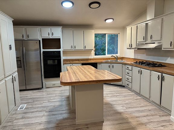 3rd image of 1742 Sanromo Dr