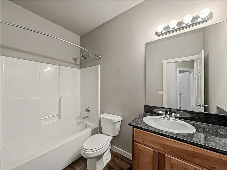 862 Oakwood Ct — Photo 16