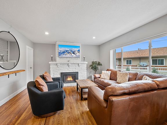 5th image of 2709 E Kenton Dr