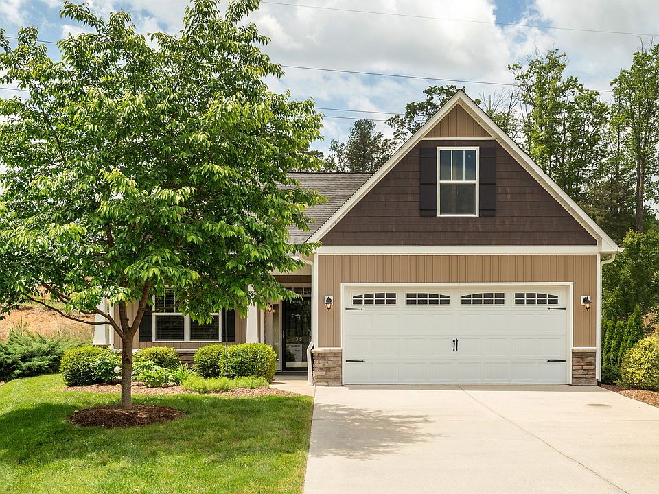 Sweet craftsman style with 2-car garage and driveway parking