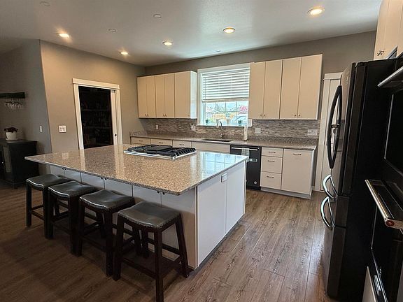 5th image of 38053 Robinson Dr