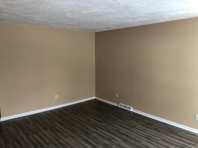 908 Asbury Ct — Photo 4
