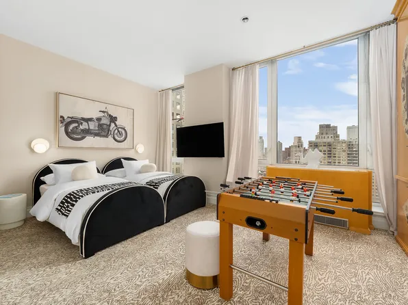 300 East 77th Street image 10 of 15