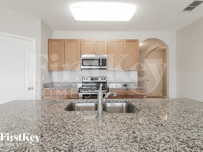 325 Aberdeen Dr — Photo 5