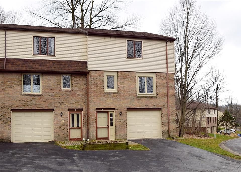1st image of 4 Woodridge Trl