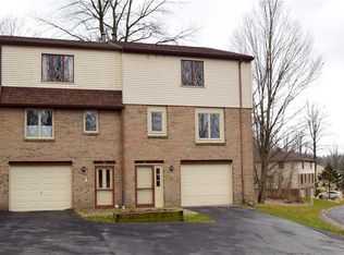 4 Woodridge Trl, Henrietta, NY 14467