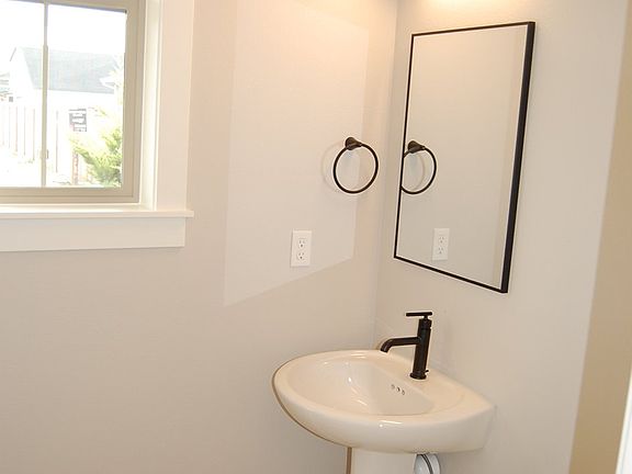 4th image of 836 NE 17th Ave Lot 40