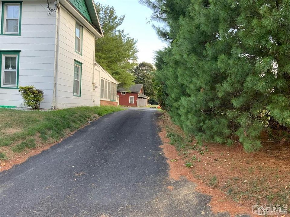 2nd image of 519 Morristown Rd