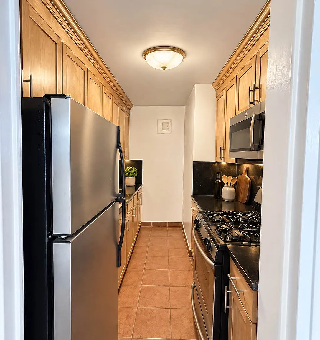 245 East 19th Street — Photo 4
