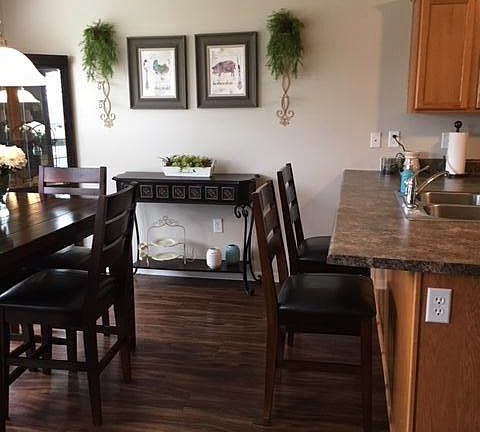 Kitchen/Dining Area and Breakfast Bar 