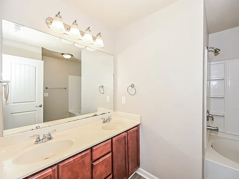 167 Lyndhurst Dr — Photo 12