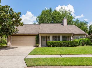 2507 Parkview Dr, Pearland, TX 77581
